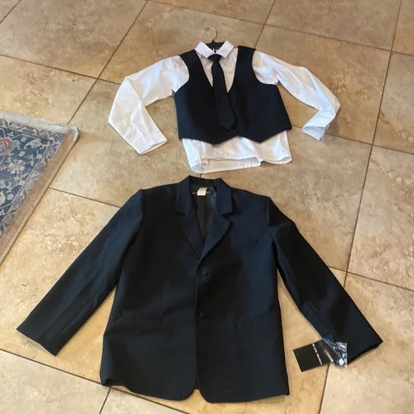 Black N Bianco New with Tag 4 picSet, jacket Shirt,Tieand Vestkids size 14